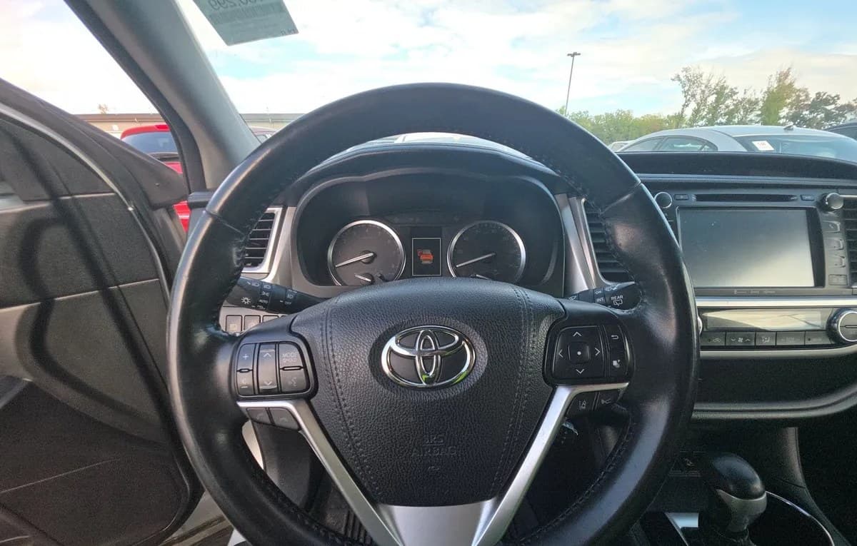 2017 TOYOTA HIGHLANDER XLE 7