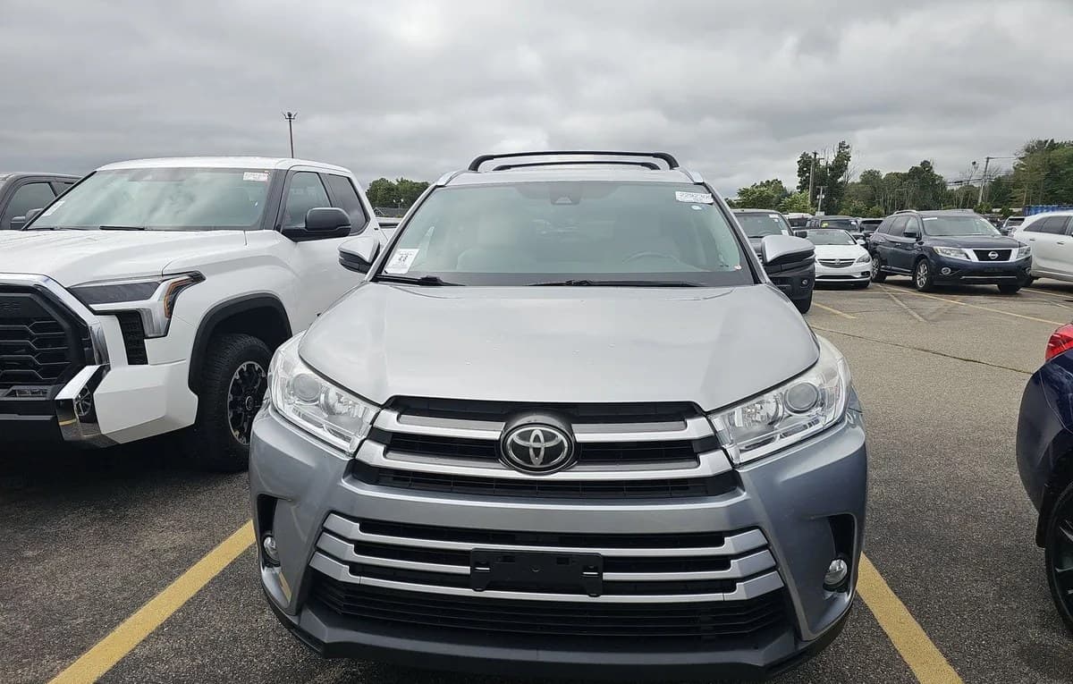 2017 TOYOTA HIGHLANDER XLE 3