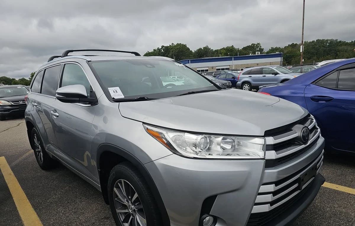 2017 TOYOTA HIGHLANDER XLE 4