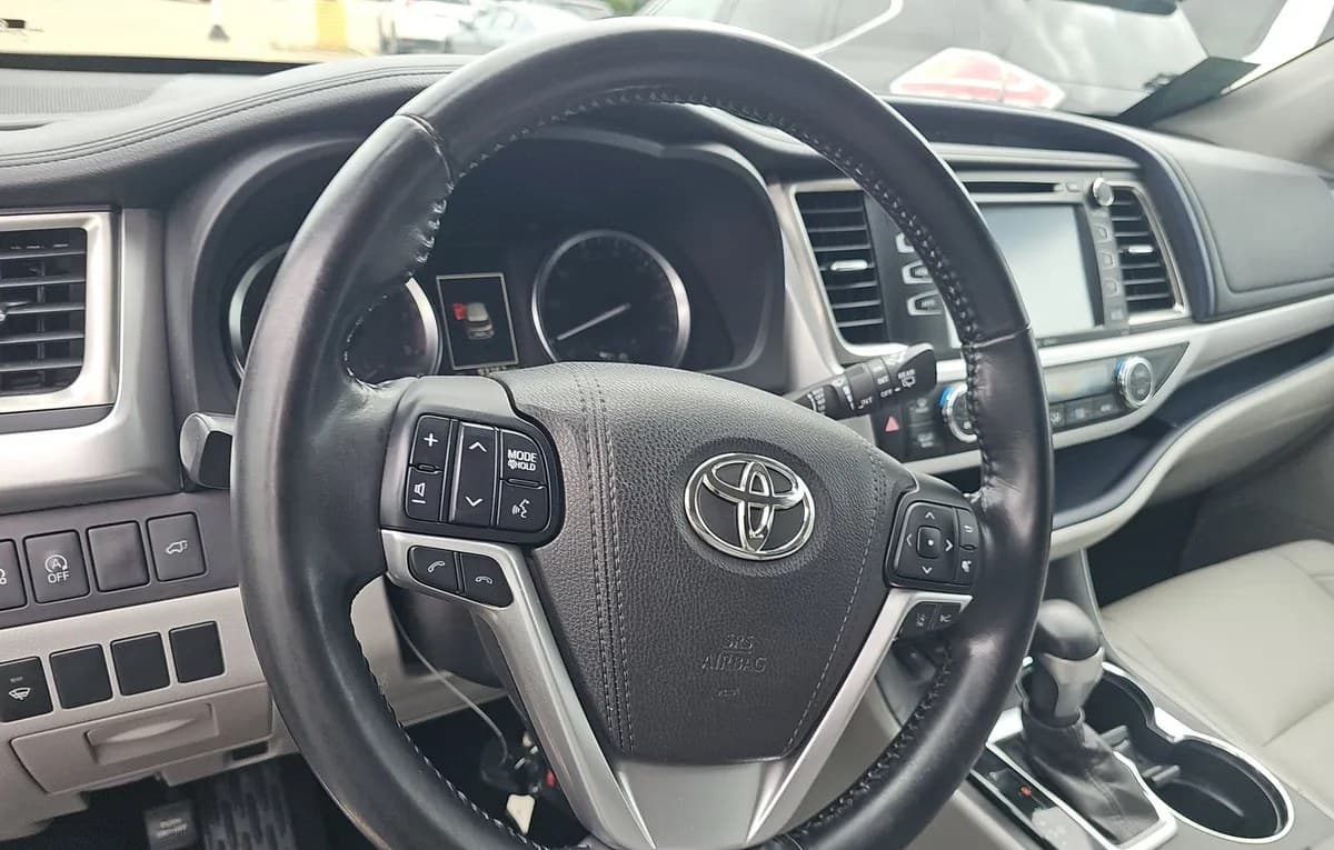 2017 TOYOTA HIGHLANDER XLE 7