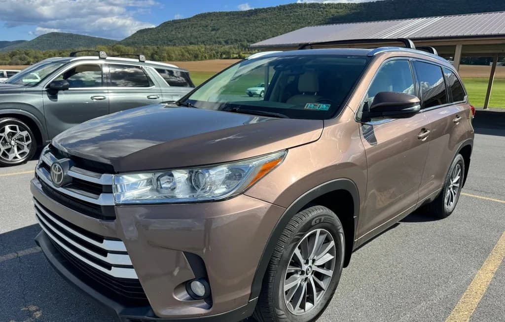 2017 TOYOTA HIGHLANDER XLE