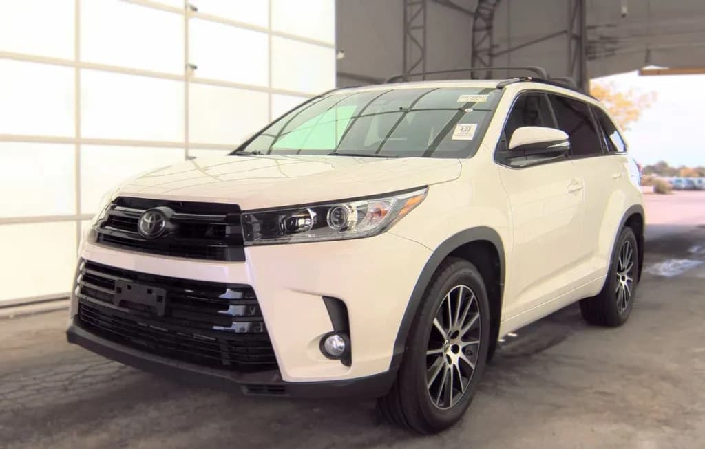 2018 TOYOTA HIGHLANDER SE