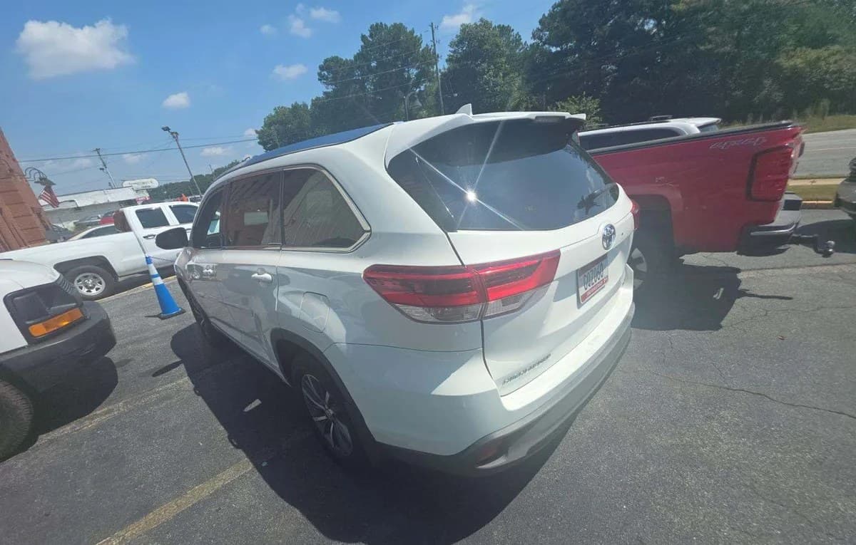 2018 TOYOTA HIGHLANDER XLE 3