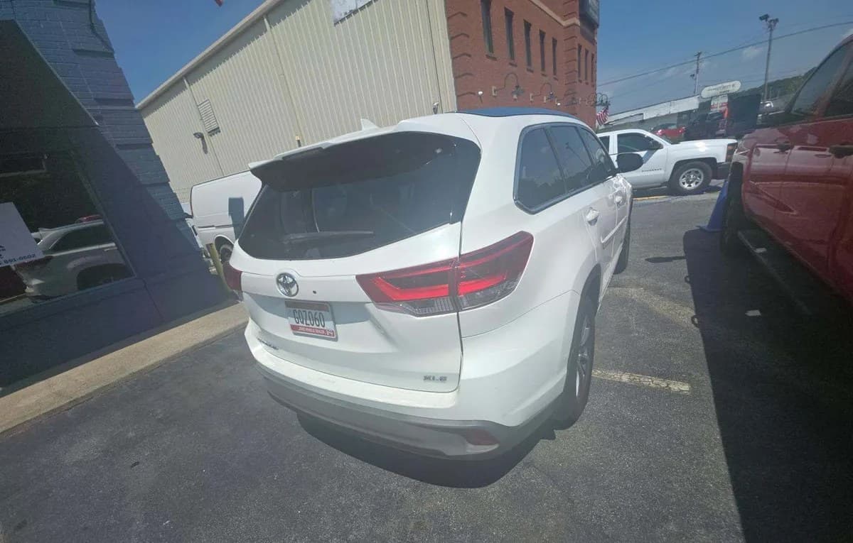 2018 TOYOTA HIGHLANDER XLE 4