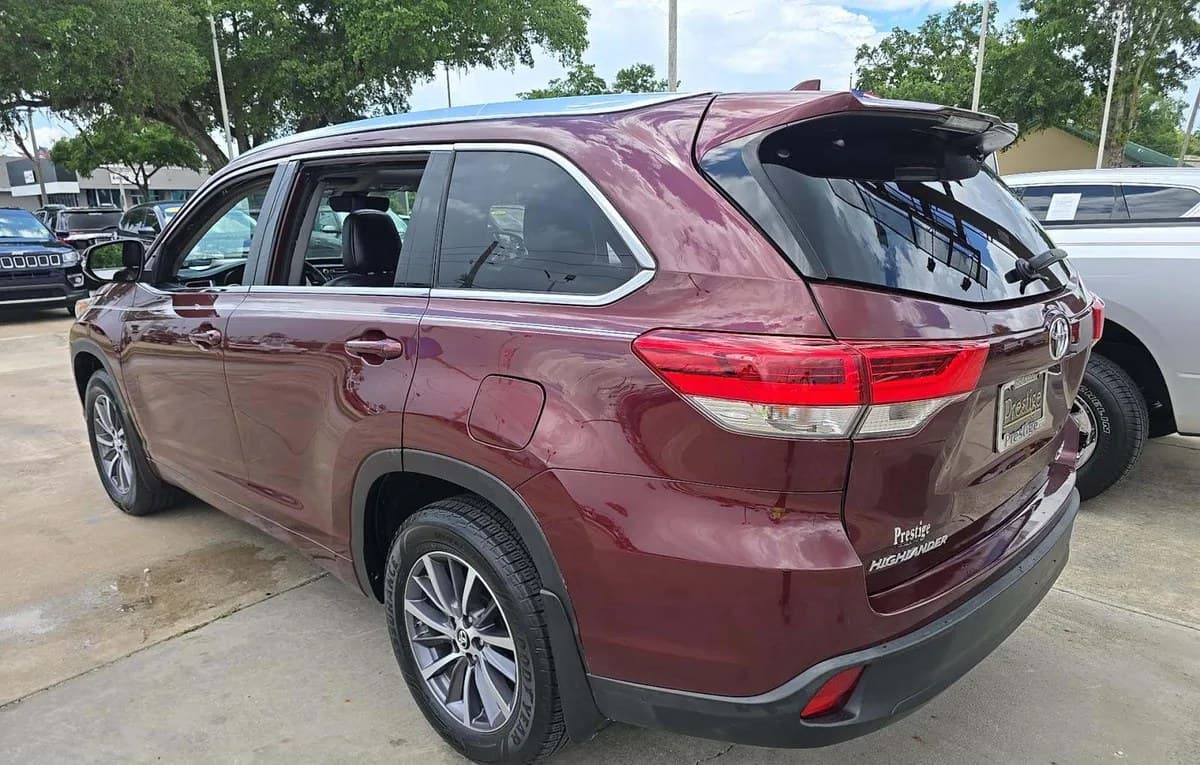 2018 TOYOTA HIGHLANDER XLE 3