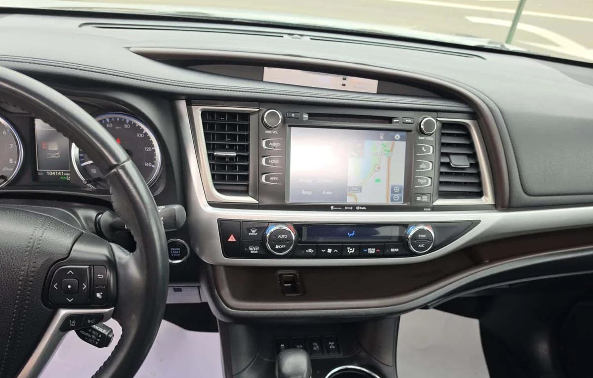 2019 TOYOTA HIGHLANDER XLE 7