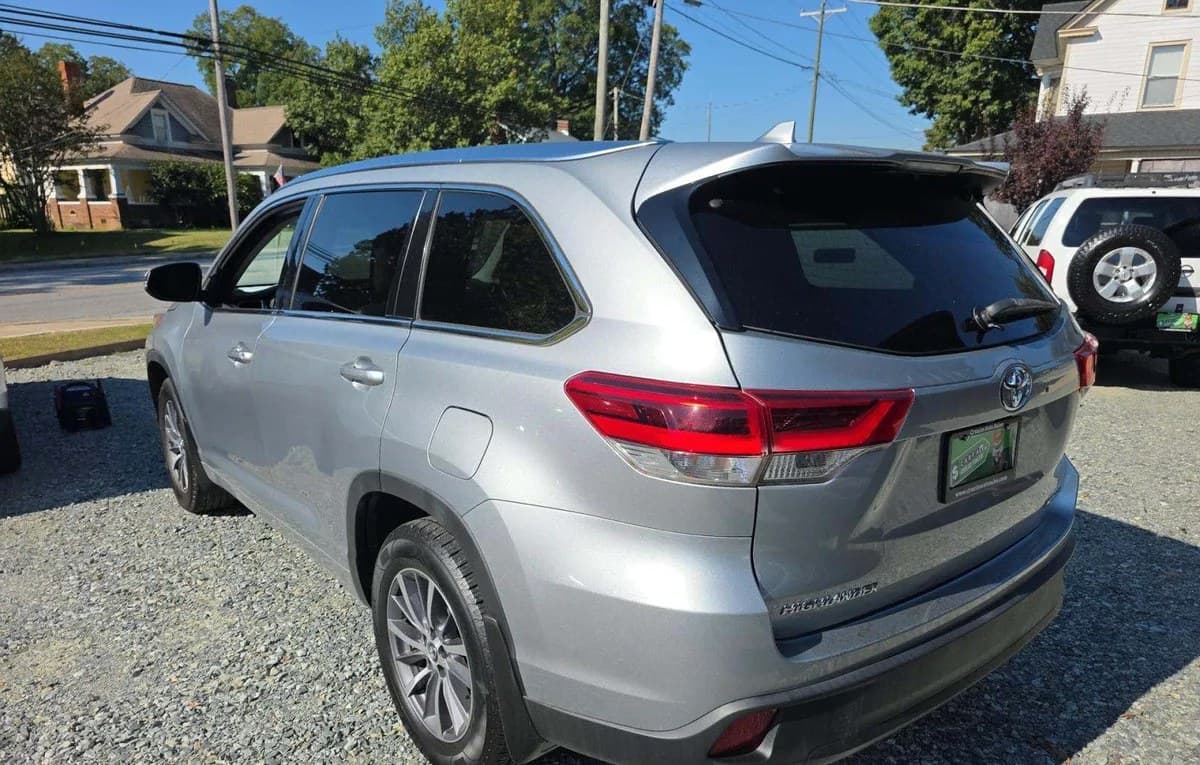 2017 TOYOTA HIGHLANDER XLE 3