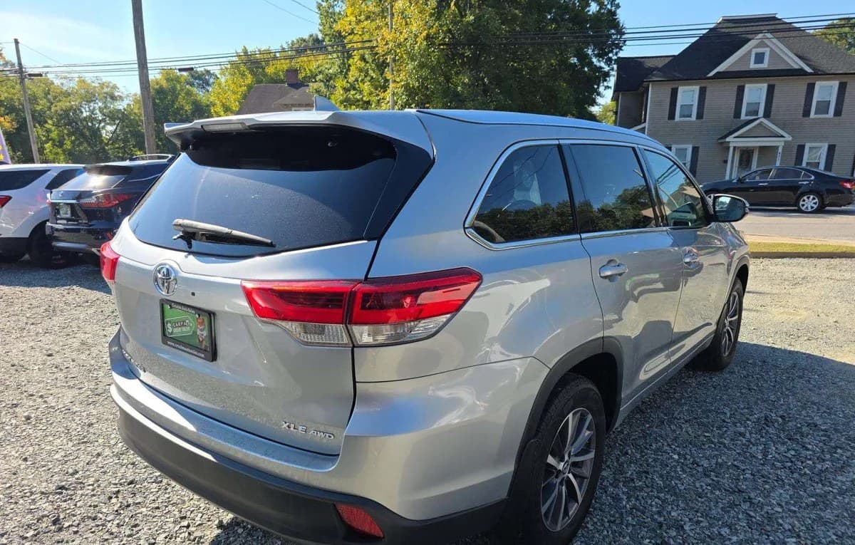 2017 TOYOTA HIGHLANDER XLE 4