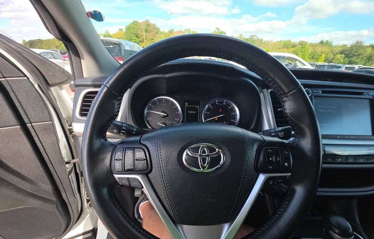 2017 TOYOTA HIGHLANDER XLE 7