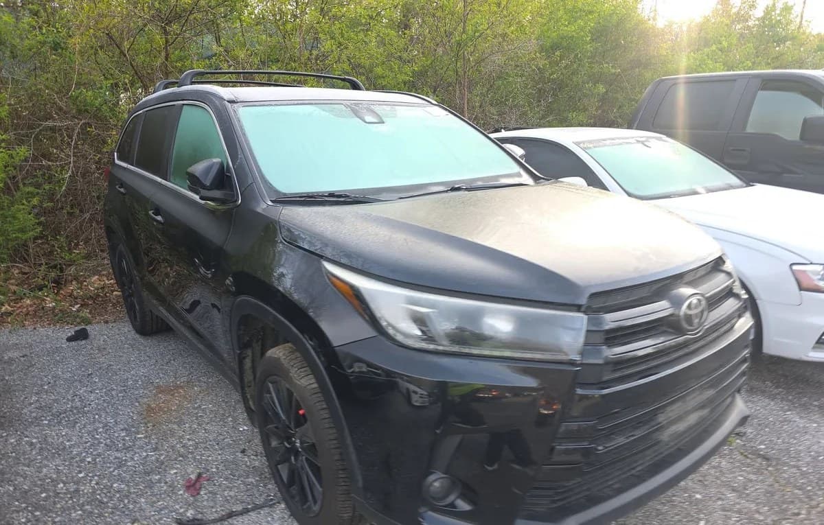 2019 TOYOTA HIGHLANDER SE 4