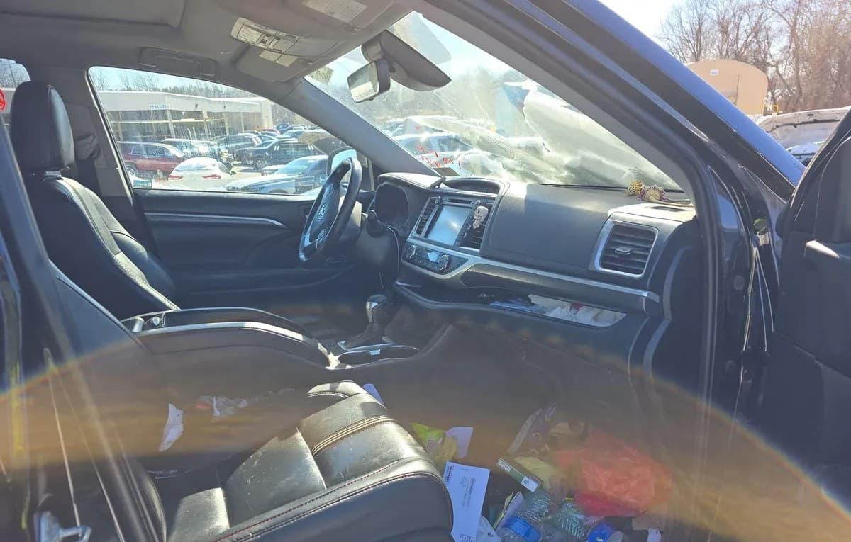 2019 TOYOTA HIGHLANDER SE 6