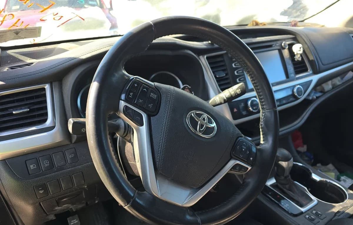 2019 TOYOTA HIGHLANDER SE 7