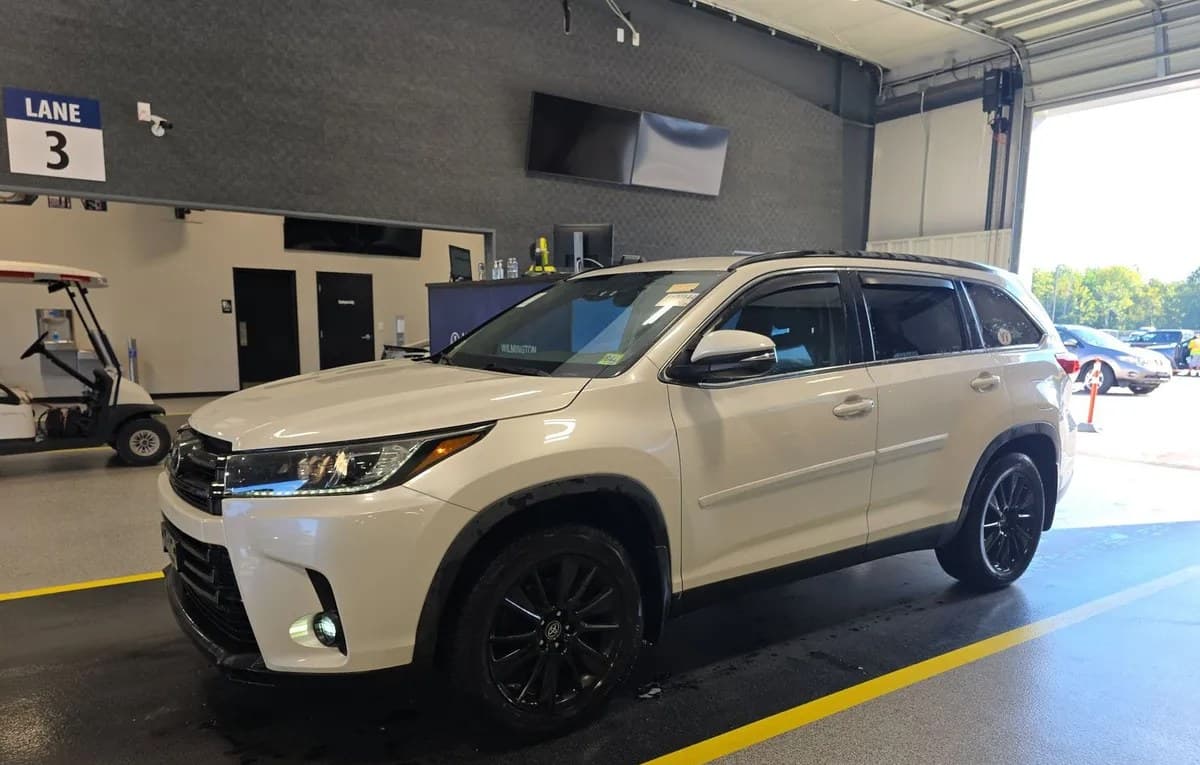 2019 TOYOTA HIGHLANDER SE 2