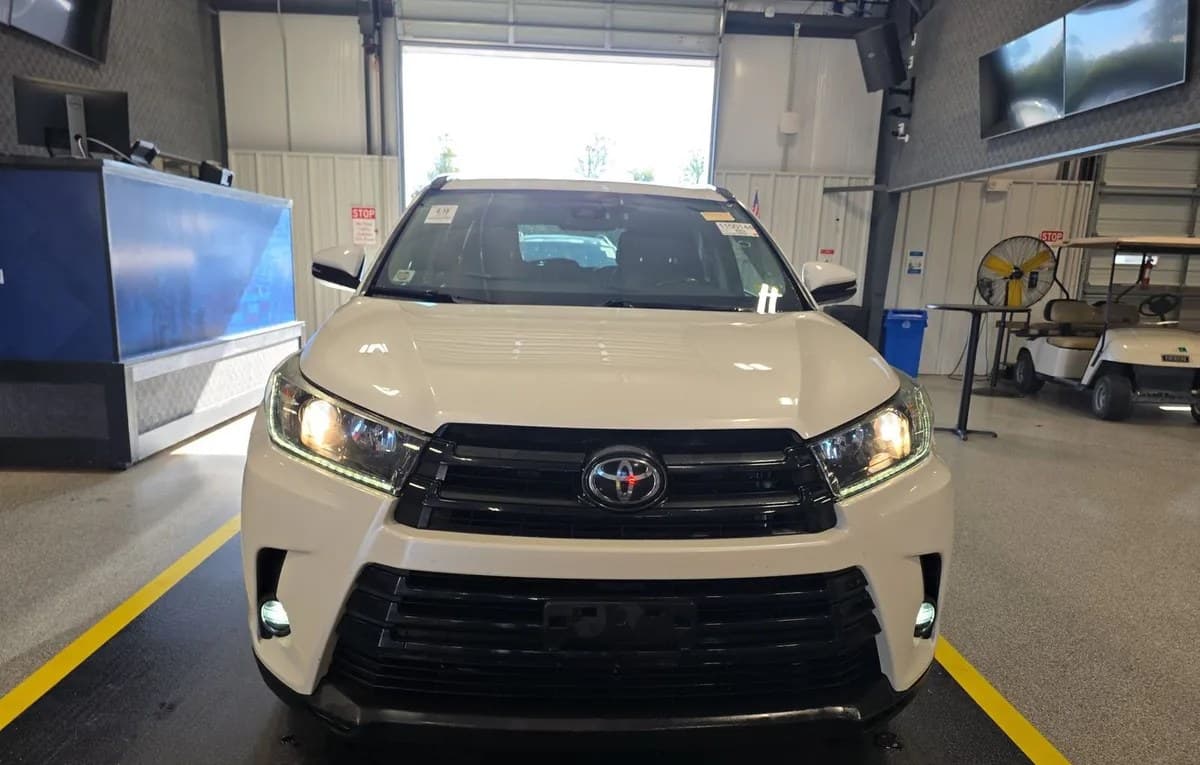 2019 TOYOTA HIGHLANDER SE 3