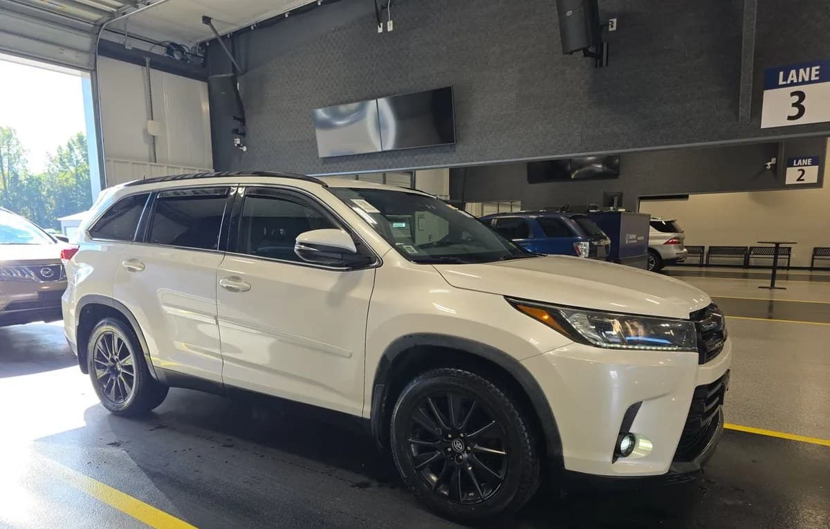 2019 TOYOTA HIGHLANDER SE 4