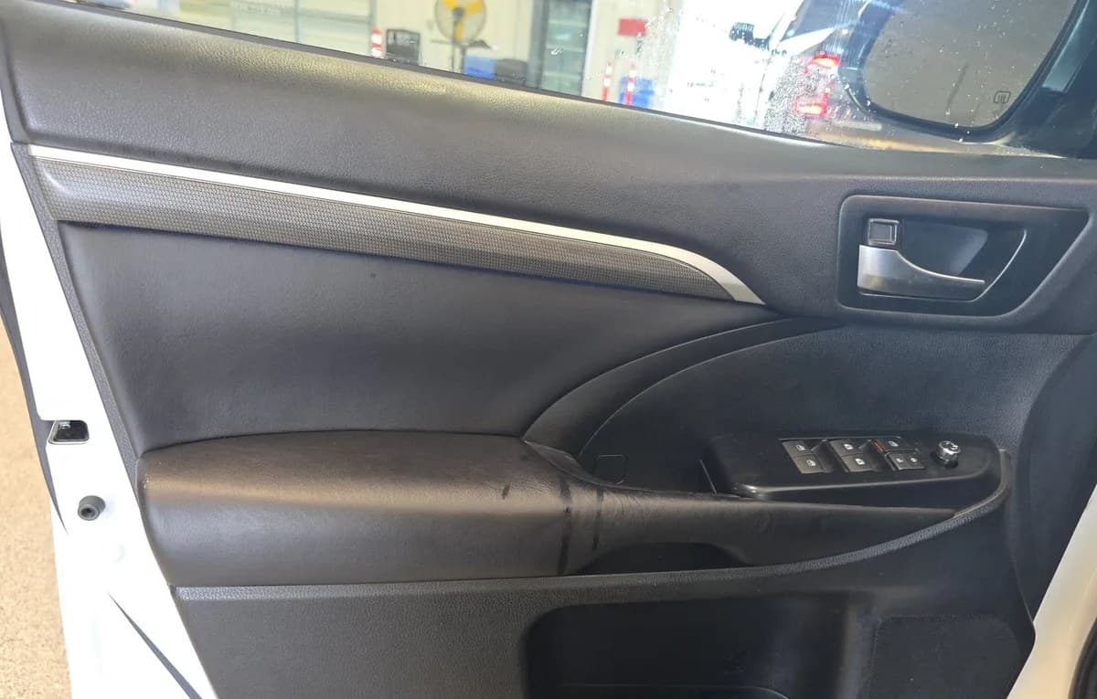 2019 TOYOTA HIGHLANDER SE 6