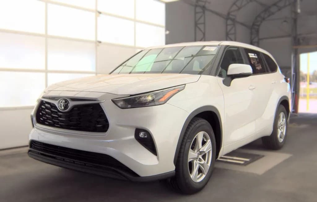 2025 TOYOTA HIGHLANDER LE