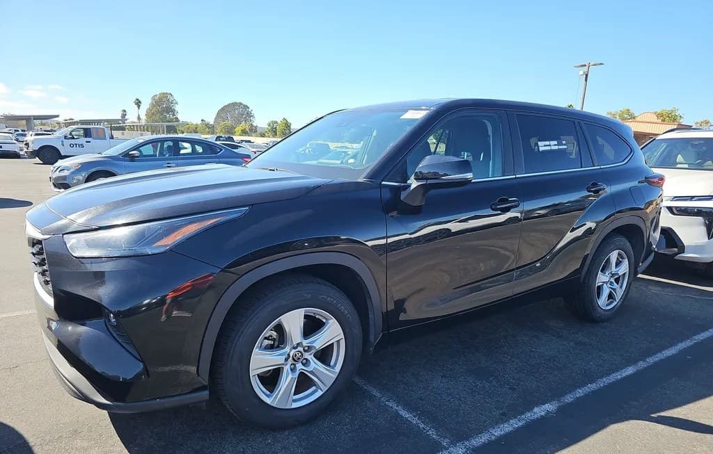 2025 TOYOTA HIGHLANDER LE