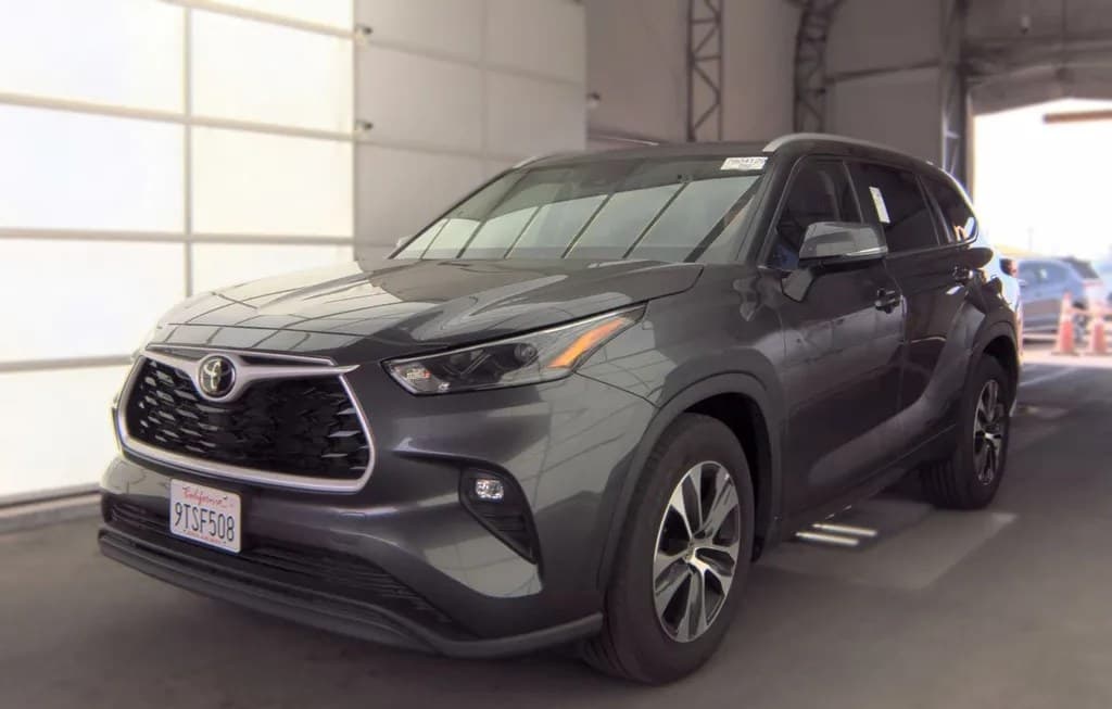 2025 TOYOTA HIGHLANDER XLE