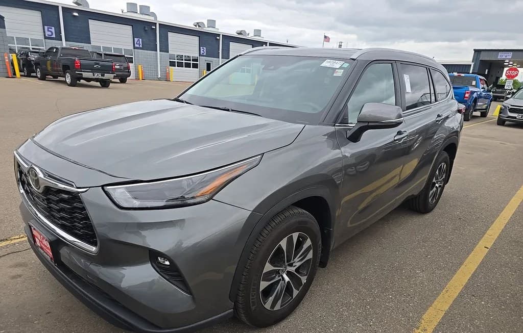 2025 TOYOTA HIGHLANDER XLE
