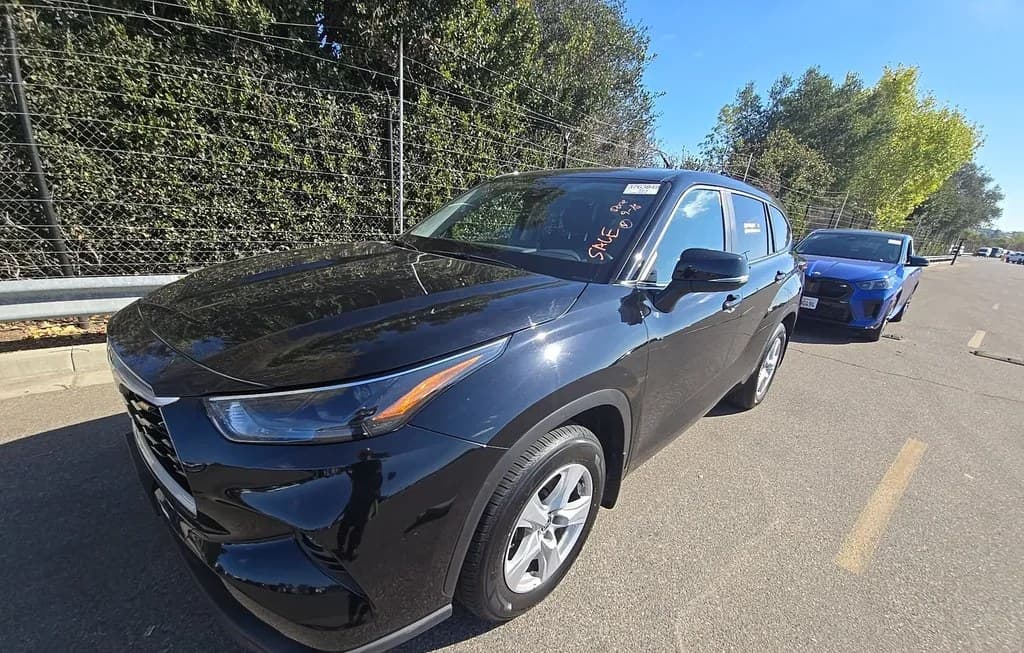 2025 TOYOTA HIGHLANDER LE