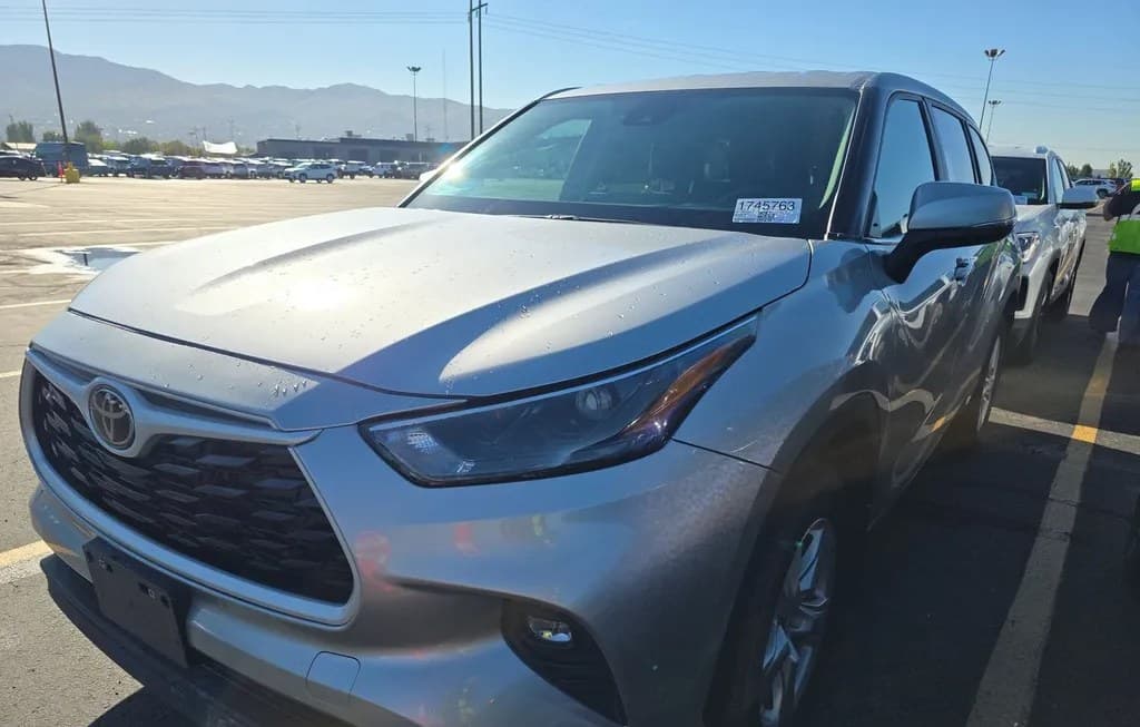 2025 TOYOTA HIGHLANDER LE