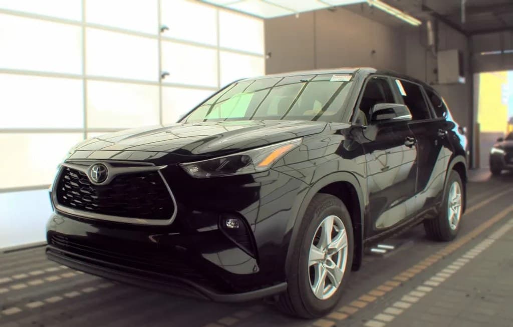 2025 TOYOTA HIGHLANDER LE