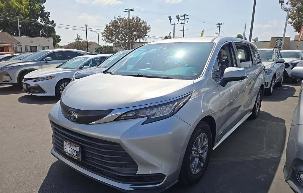 2021 TOYOTA SIENNA LE 8-PASSENGER 120.5" WB
