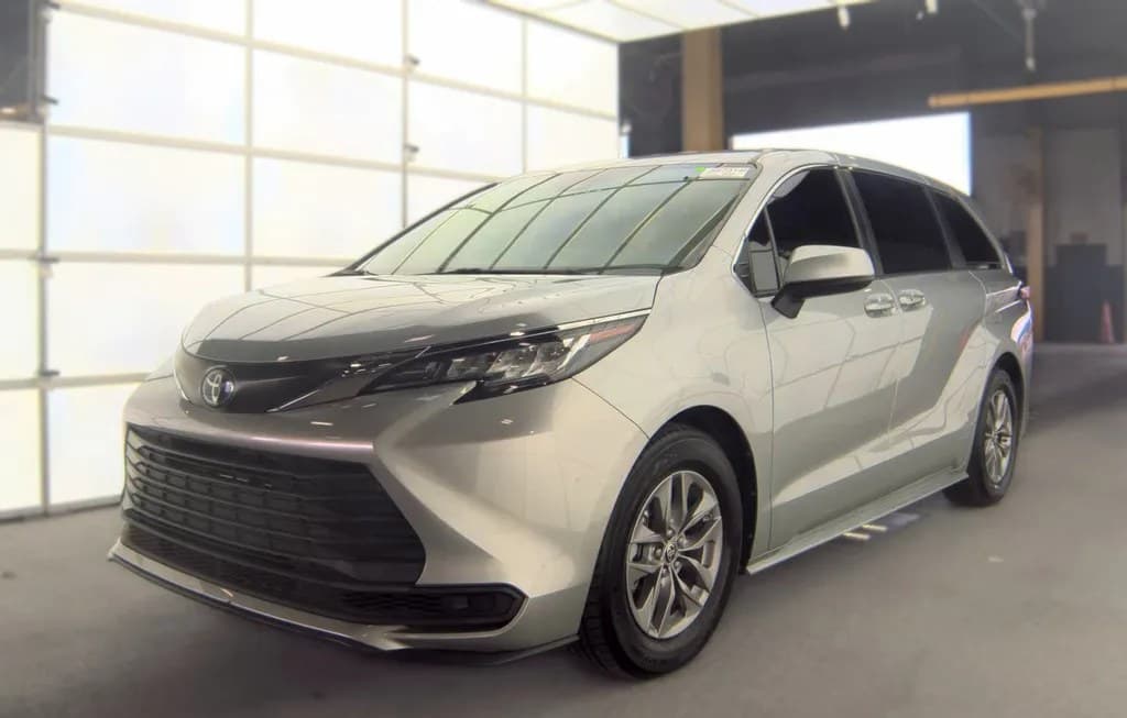 2022 TOYOTA SIENNA LE 8-PASSENGER 120.5" WB