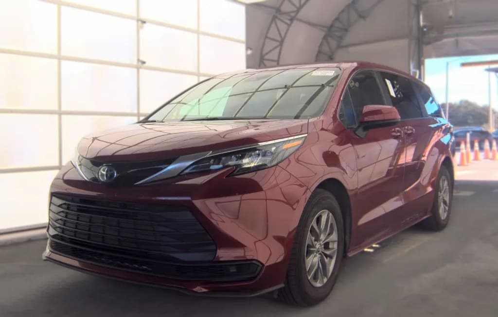 2025 TOYOTA SIENNA LE 8-PASSENGER 120.5" WB