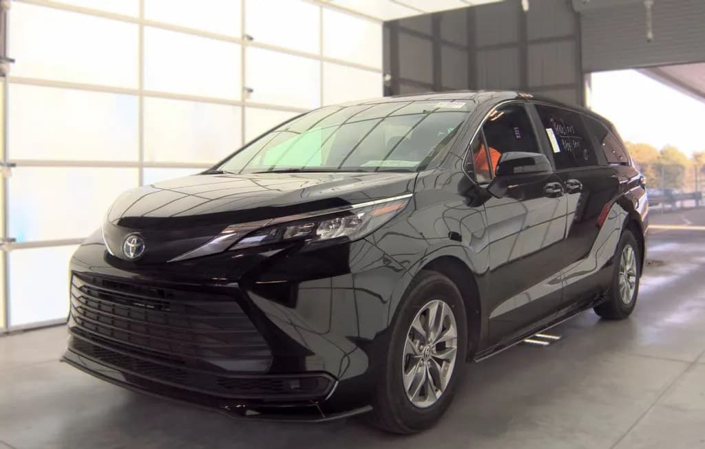 2025 TOYOTA SIENNA LE 8-PASSENGER 120.5" WB