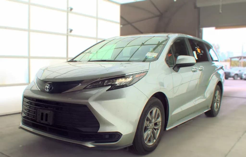 2025 TOYOTA SIENNA LE 8-PASSENGER 120.5" WB