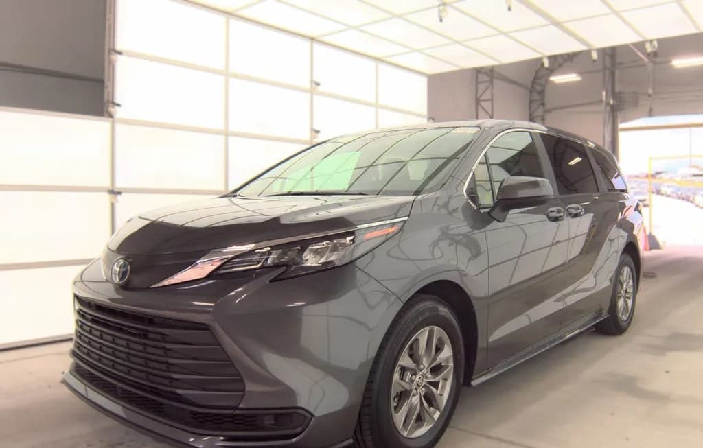 2025 TOYOTA SIENNA LE 8-PASSENGER 120.5" WB