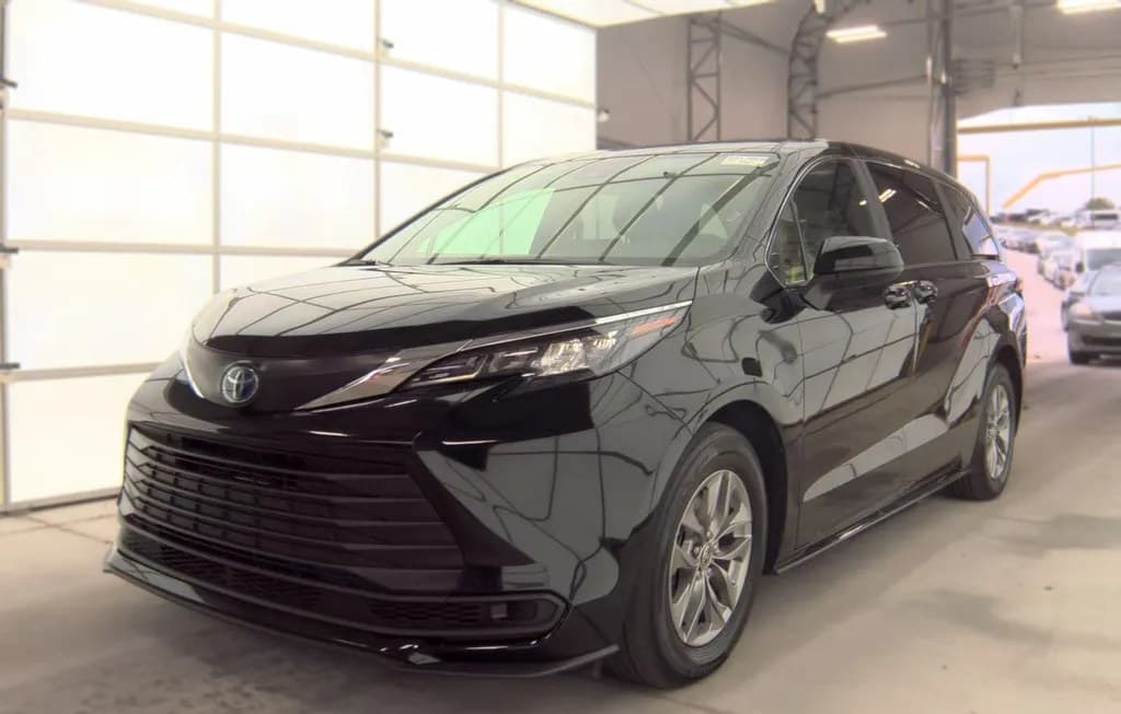 2025 TOYOTA SIENNA LE 8-PASSENGER 120.5" WB