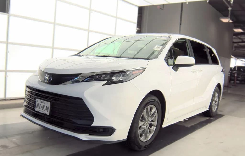 2025 TOYOTA SIENNA LE 8-PASSENGER 120.5" WB