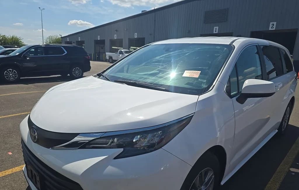 2025 TOYOTA SIENNA LE 8-PASSENGER 120.5" WB