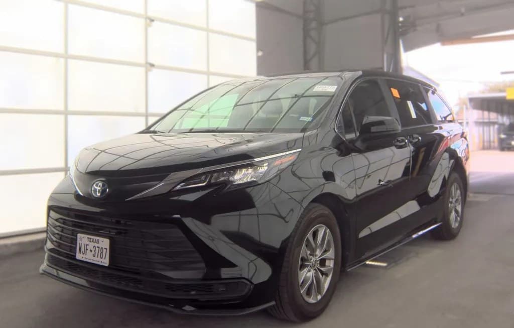 2025 TOYOTA SIENNA LE 8-PASSENGER 120.5" WB