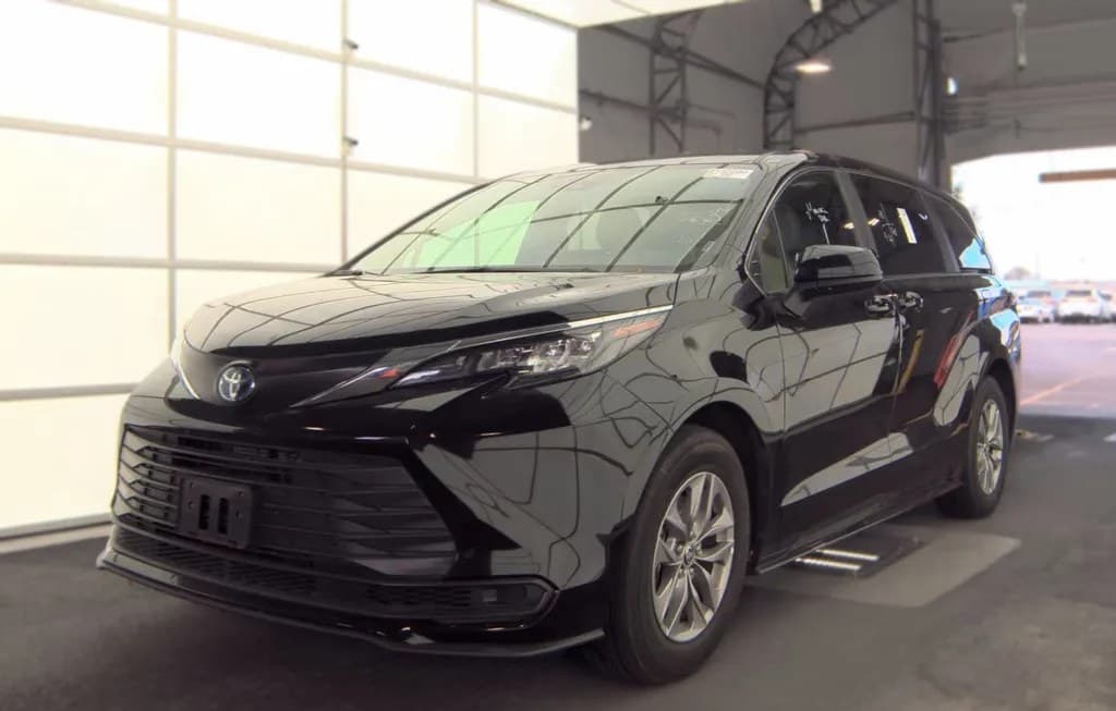 2025 TOYOTA SIENNA LE 8-PASSENGER 120.5" WB