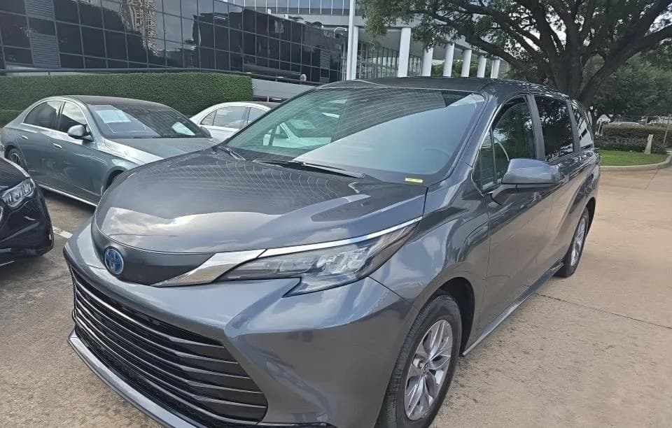 2025 TOYOTA SIENNA LE 8-PASSENGER 120.5" WB