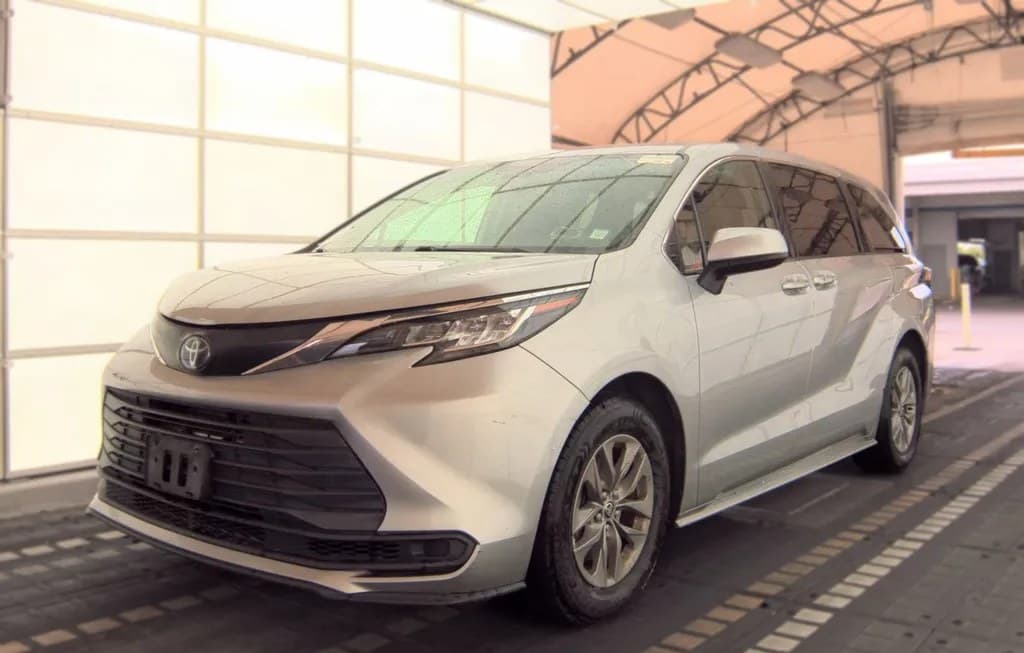 2022 TOYOTA SIENNA LE 8-PASSENGER 120.5" WB