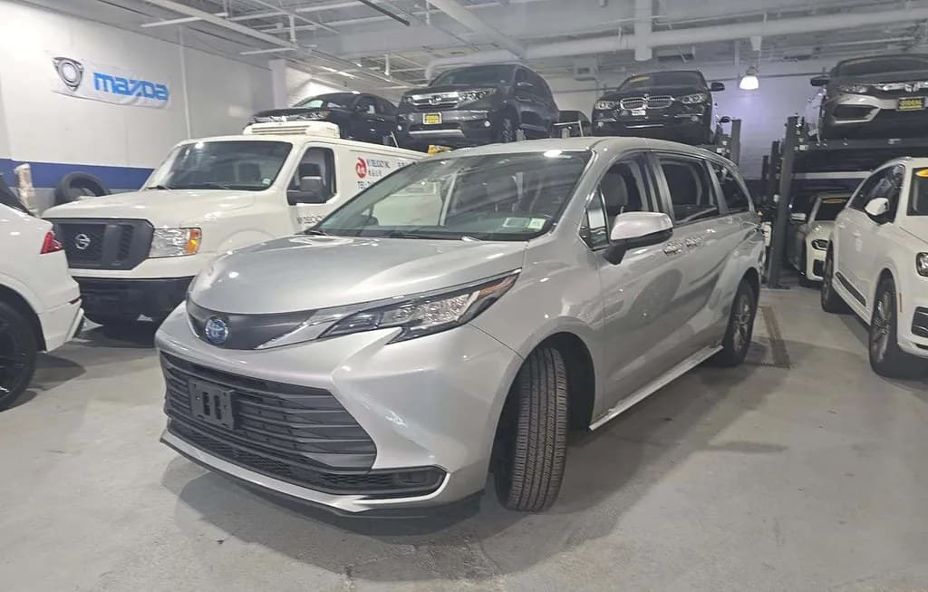 2022 TOYOTA SIENNA LE 8-PASSENGER 120.5" WB