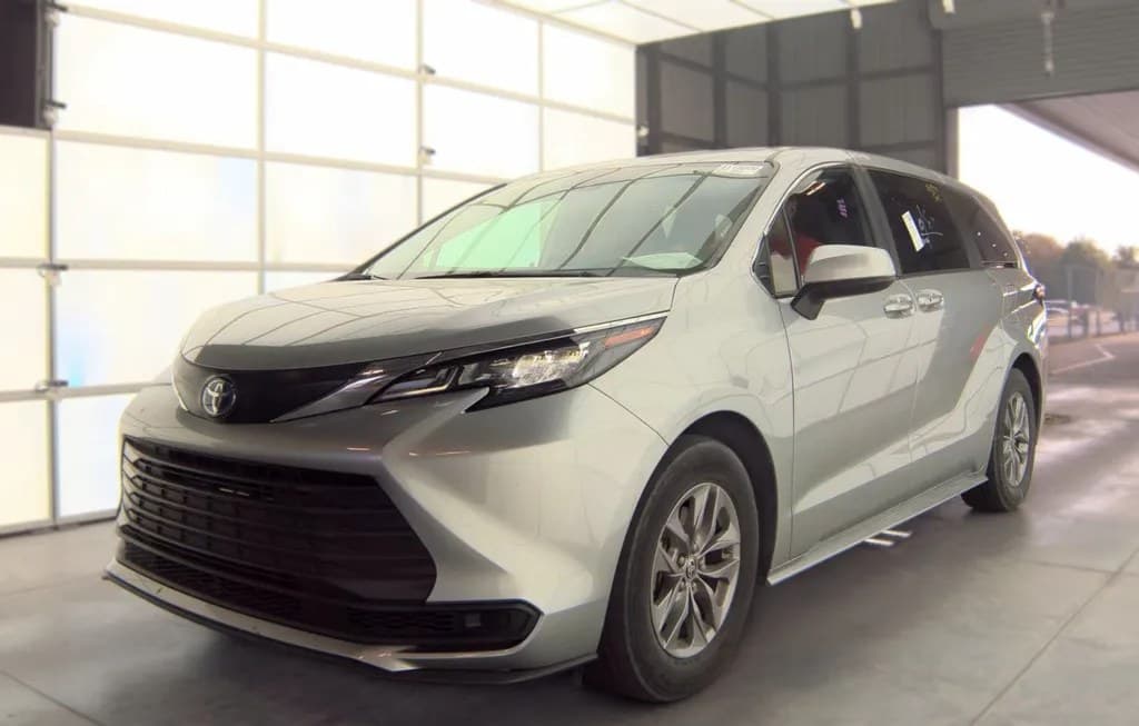 2025 TOYOTA SIENNA LE 8-PASSENGER 120.5" WB