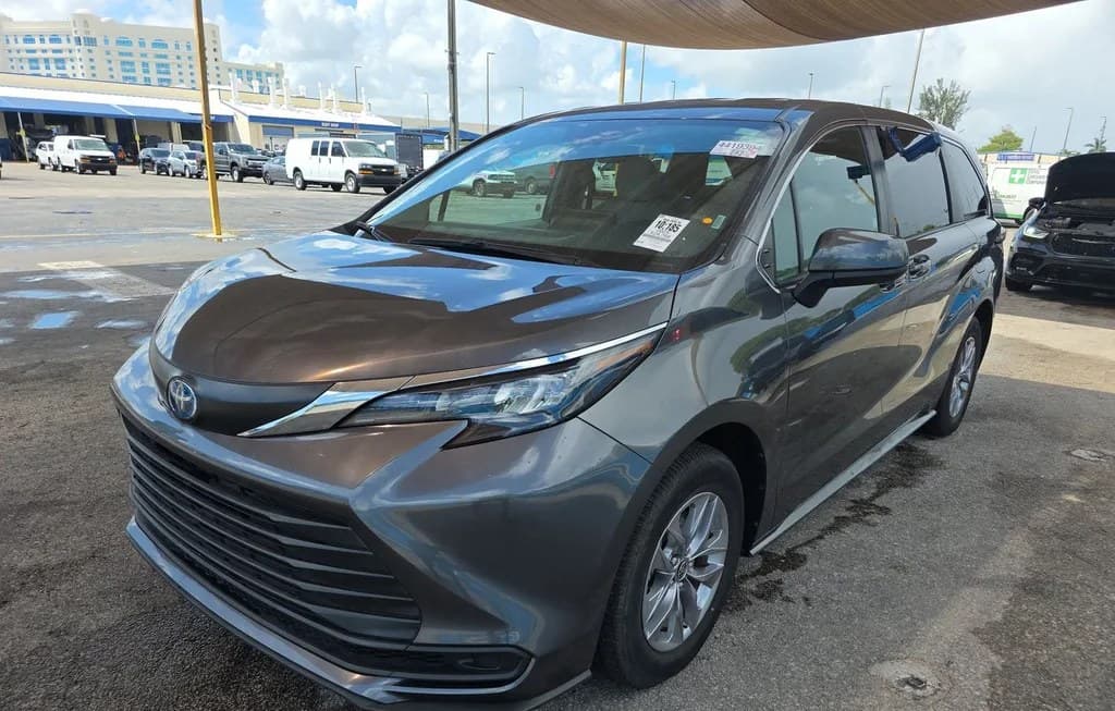2025 TOYOTA SIENNA LE 8-PASSENGER 120.5" WB
