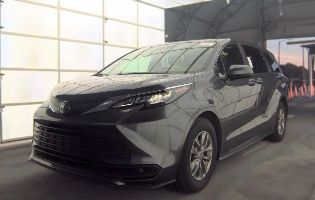2025 TOYOTA SIENNA LE 8-PASSENGER 120.5" WB