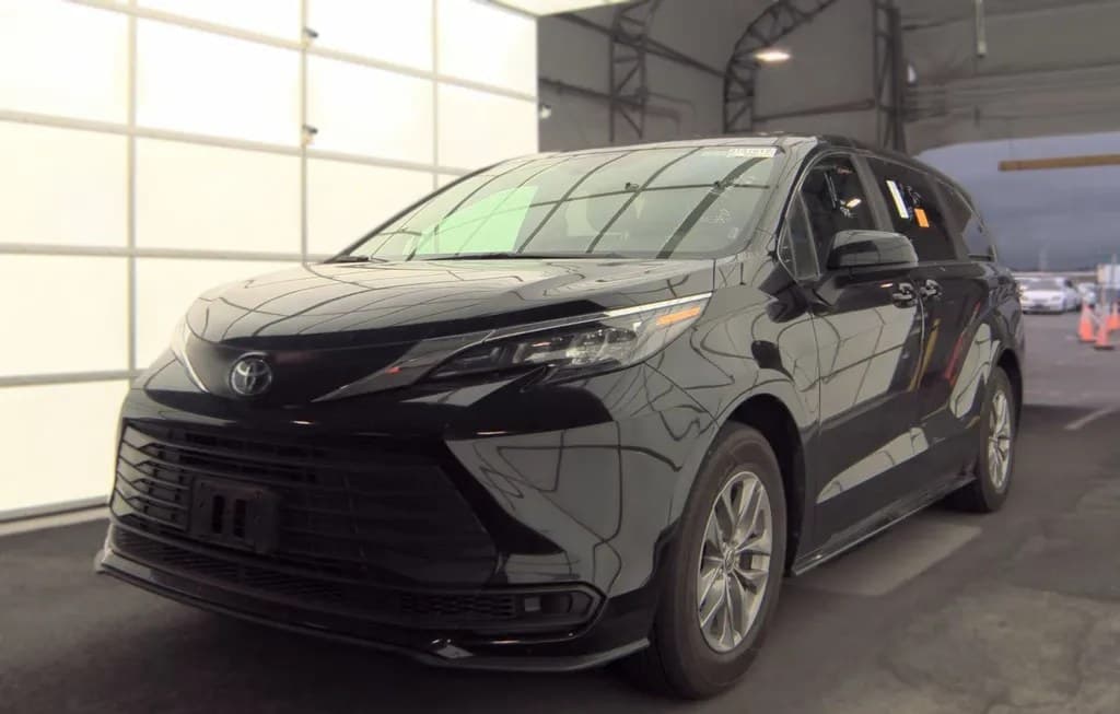 2025 TOYOTA SIENNA LE 8-PASSENGER 120.5" WB