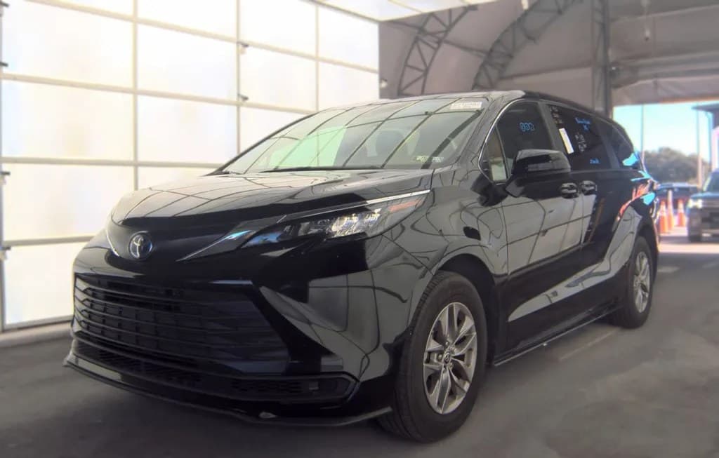 2025 TOYOTA SIENNA LE 8-PASSENGER 120.5" WB
