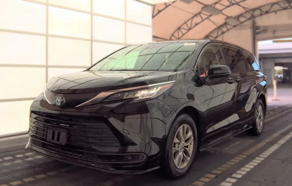 2022 TOYOTA SIENNA LE 8-PASSENGER 120.5" WB