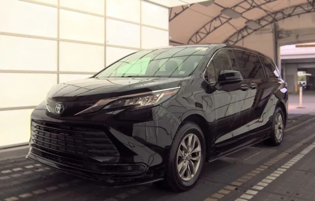 2022 TOYOTA SIENNA LE 8-PASSENGER 120.5" WB