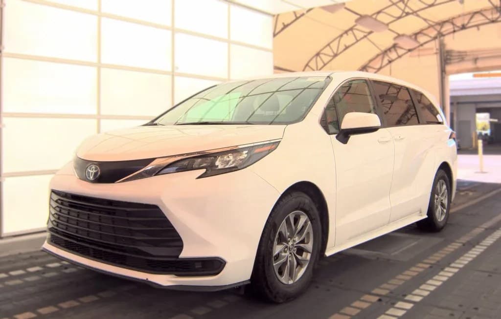 2025 TOYOTA SIENNA LE 8-PASSENGER 120.5" WB