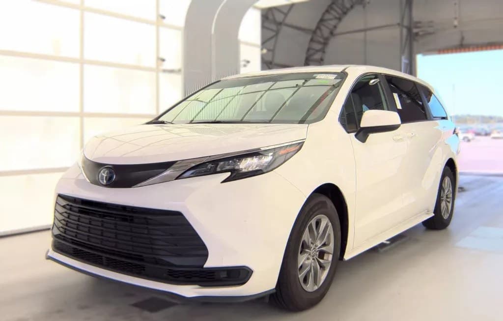 2025 TOYOTA SIENNA LE 8-PASSENGER 120.5" WB